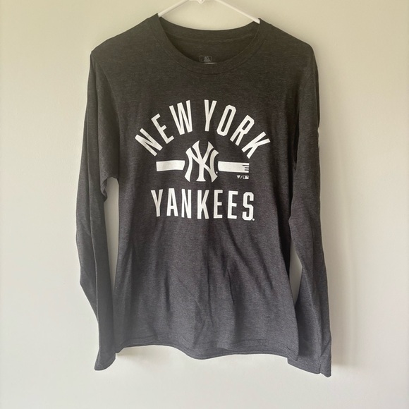 New York Yankees MLB Fanatics Long Sleeves Grey T Shirt Baseball Sports Athletic - Picture 1 of 7